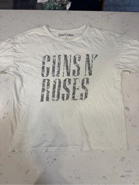 Guns And Roses Ivory Floral Womens Size Medium Short Sleeve